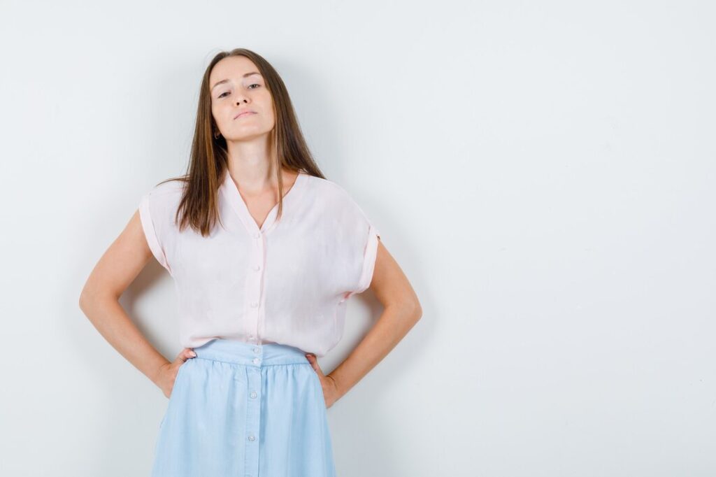 Mulher com vestido branco

Descrição gerada automaticamente