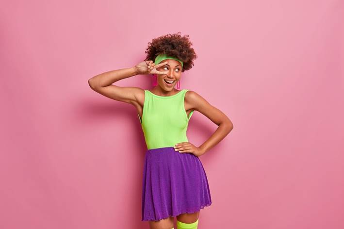 Mulher com vestido verde
O conteúdo gerado por IA pode estar incorreto.